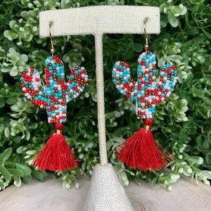 Catus beaded dangle earrings